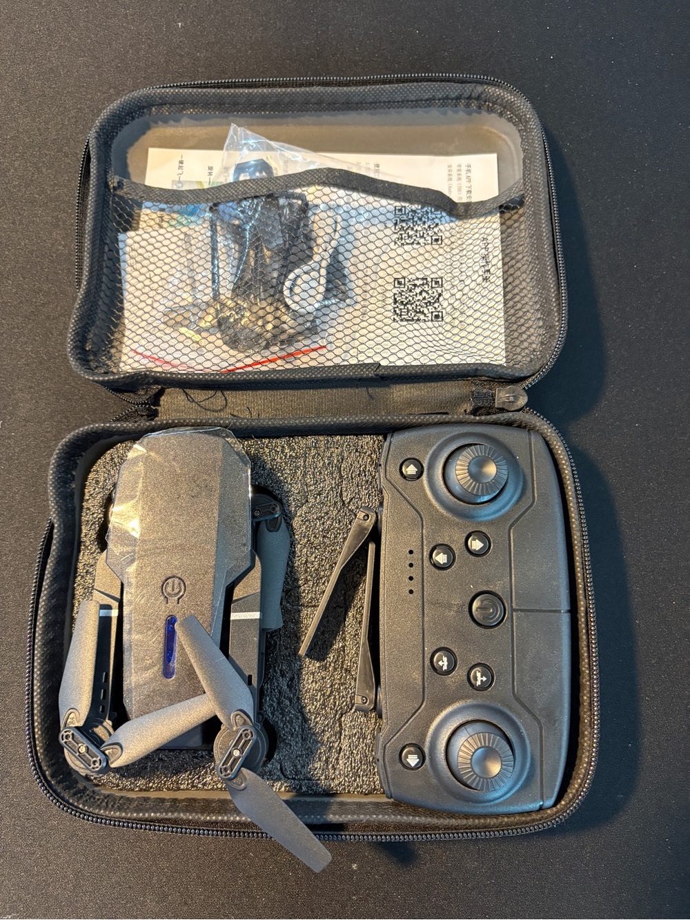 E88 Pro Foldable Drone - Black - Picture 3 of 4
